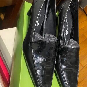 Easy Spirit shoes.Insoles indicates Lycra for enhanced comfort and flexibility.